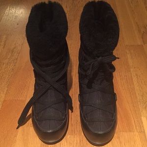 CHANEL snow boots - never worn - size 37